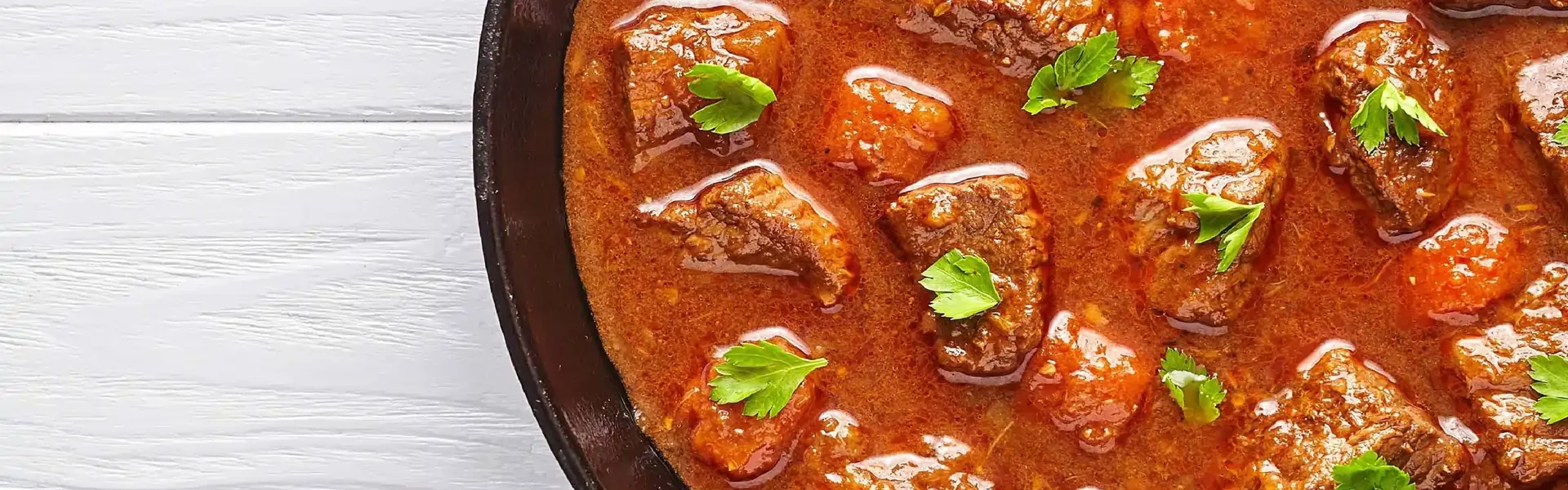 Carne con tomate Apis