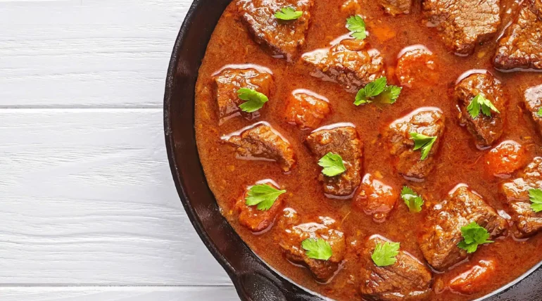 Carne con tomate Apis