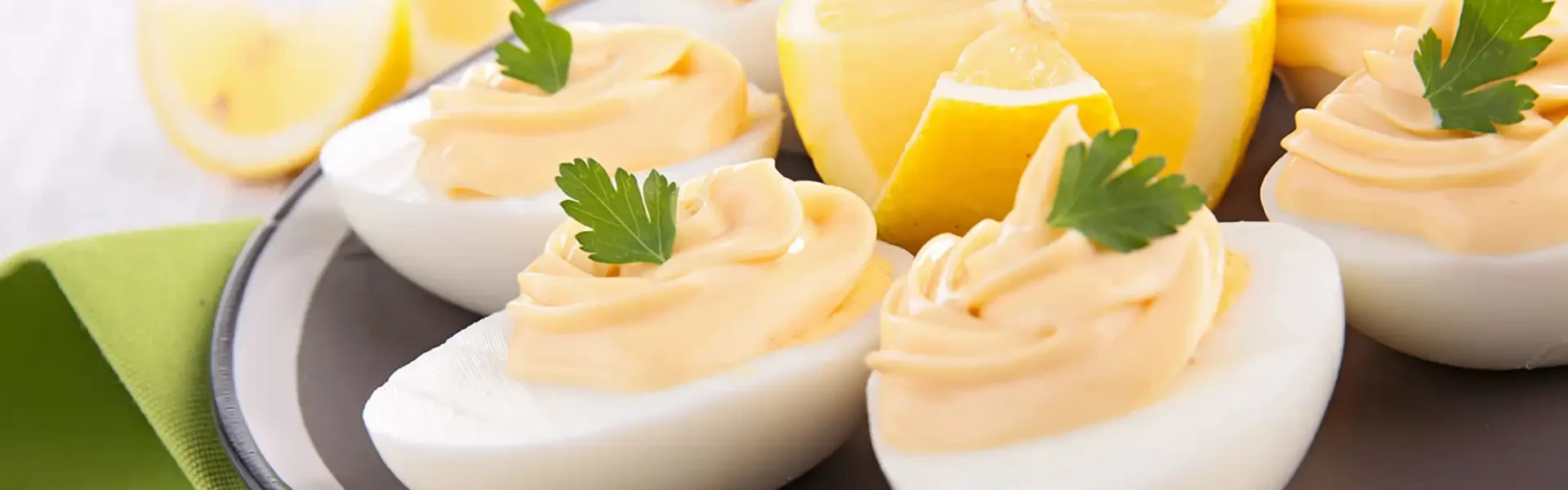 Huevos Rellenos de Paté de Salmón Apis Huevos Rellenos de Paté de Salmón Apis