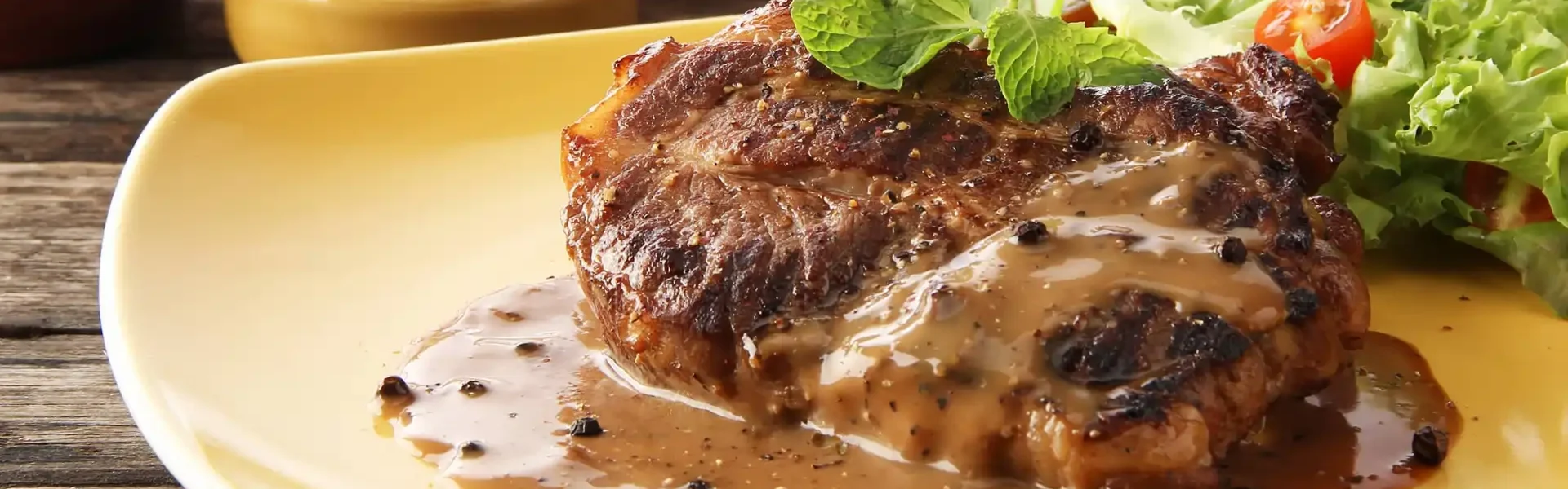 Solomillo de ternera con salsa de pat&eacute; a la pimienta Apis