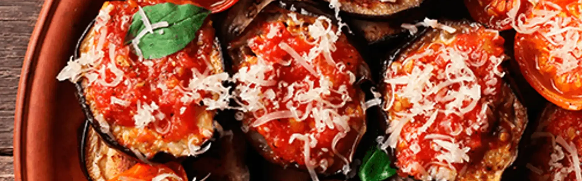 Berenjena con queso y tomate frito