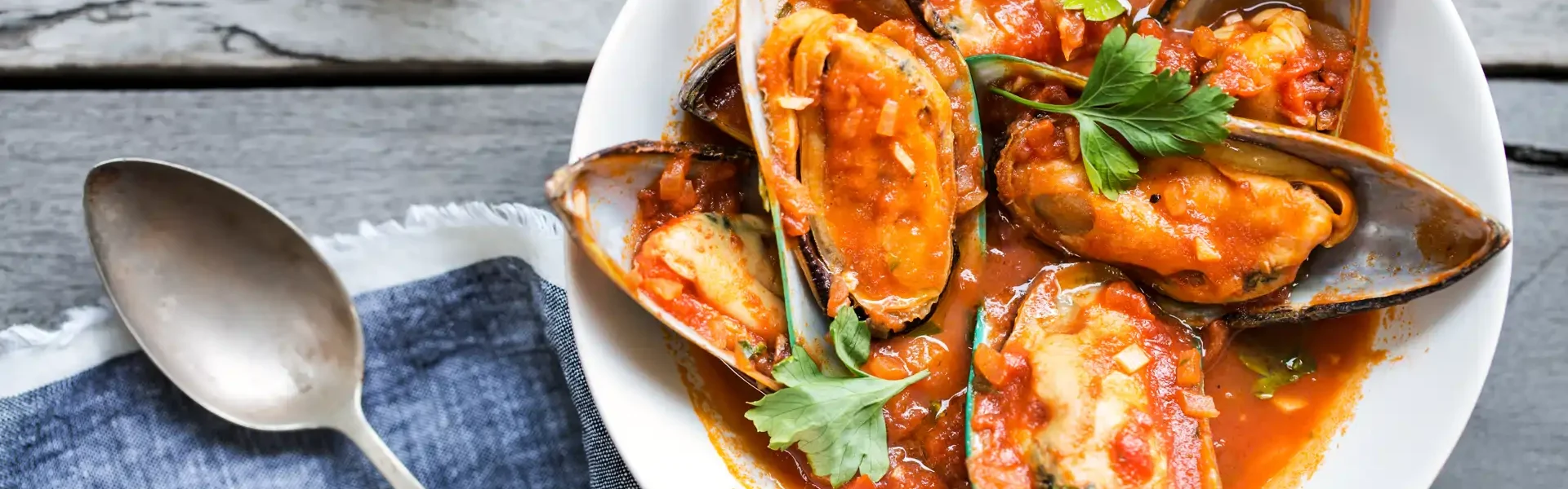 Mejillones a la marinera con tomate frito casero Apis