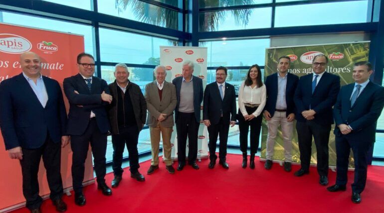 Guillermo Santamaría Galdón, Consejero de Economía, Empleo y Transformación Digital de Extremadura, visita las instalaciones de Apis en Mérida